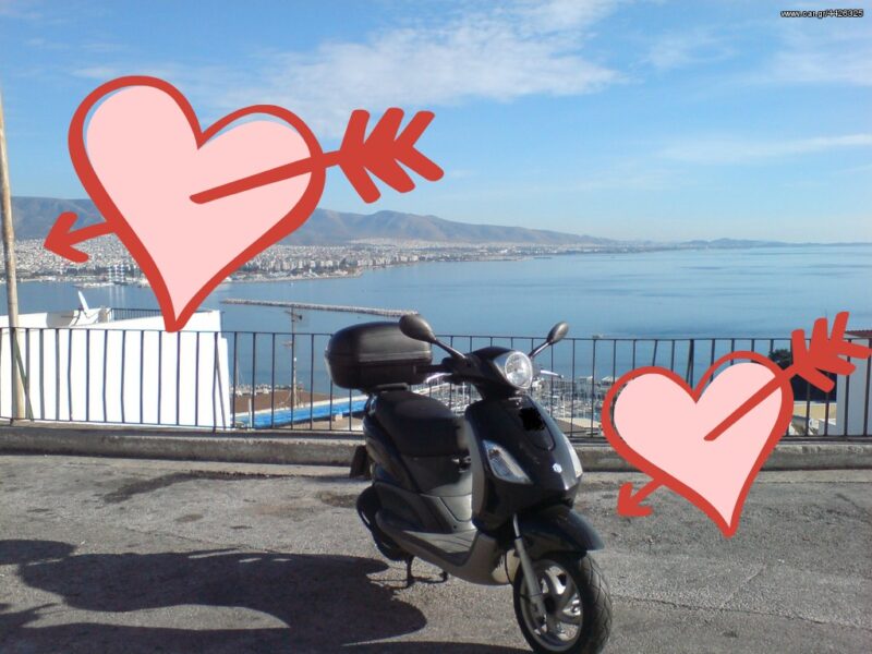 Viral Love: Ο Σπύρος από Νέα Σμύρνη πουλάει το σκούτερ του με αντάλλαγμα μια Γερμανίδα