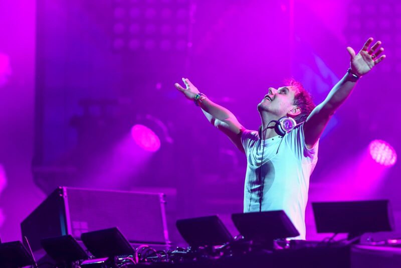 Άκου το trance remix του Αrmin van Buuren στη μουσική τίτλων του Game of Thrones