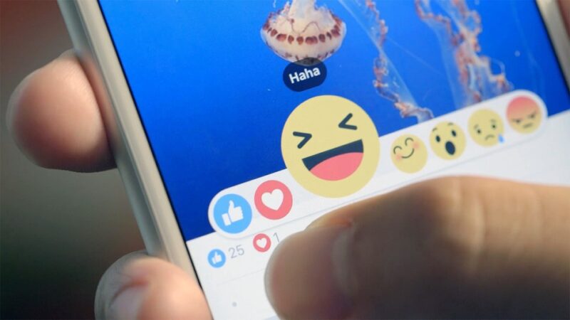 Όσο πατάτε reactions, το Facebook σας σερβίρει καλύτερα διαφημίσεις