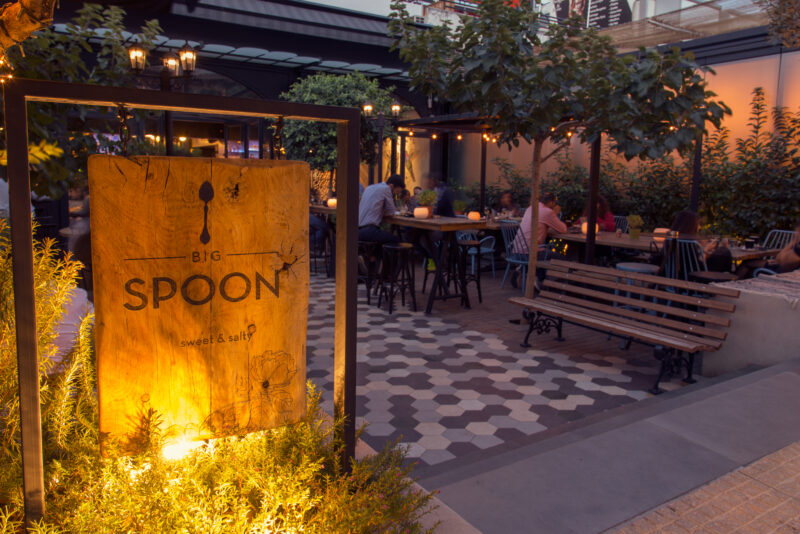 Yπάρχουν τα all-day cafe και μετά υπάρχει το Big Spoon