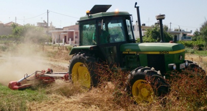 Καβάσιλα Ηλείας: Χωρικός μπαίνει με τρακτέρ σε καφενείο για να κυνηγήσει τον ιδιοκτήτη