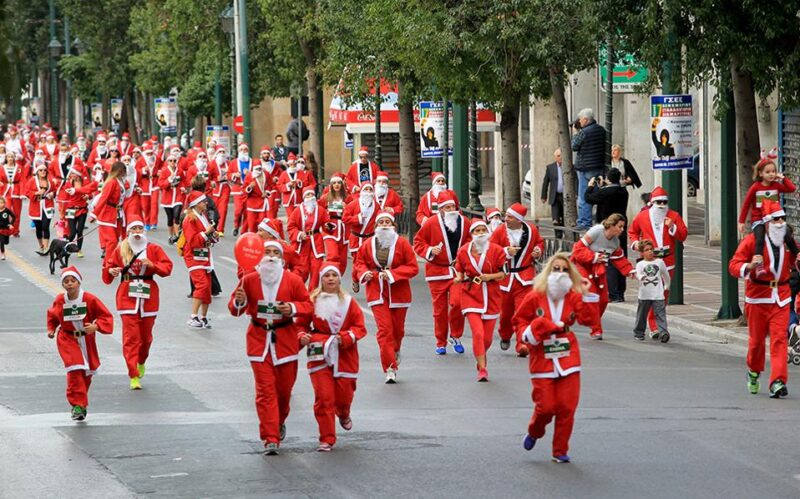 Χιλιάδες αγιοβασίληδες δρομείς θα κατακλύσουν και αύριο την Αθήνα για το Athens Santa Run