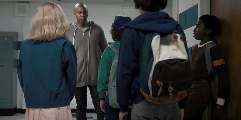 O David Chapelle κάνει bullying στο παρεάκι του Stranger Things στο τελευταίο διαφημιστικό του Netflix