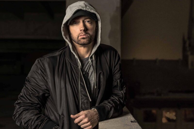 Τελικά ο Eminem είναι ακόμα βασιλιάς ή ο θείος που θα κάτσει με την νεολαία;