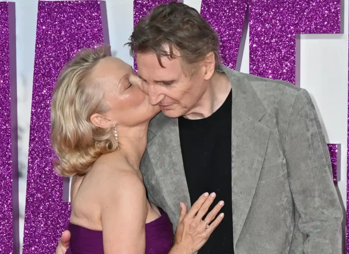 Ζευγάρι είναι πλέον Liam Neeson και Pamela Anderson, αν ψάχνατε την ημερήσια σας δόση σεροτονίνης