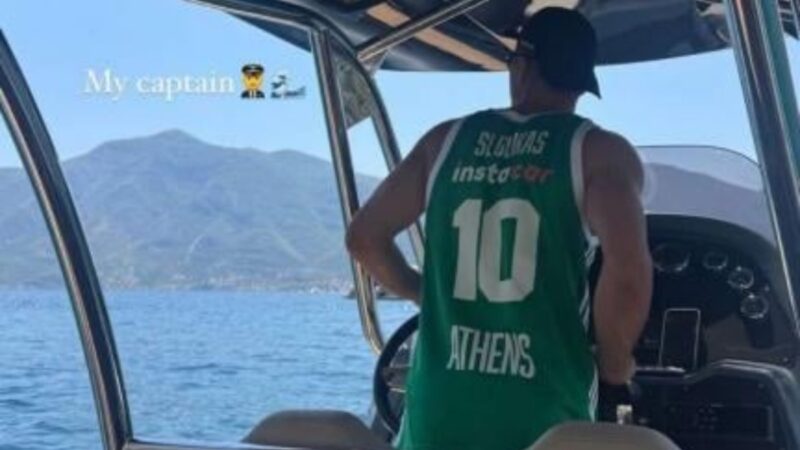 Με φανέλα ηγέτη γιολάρει στα νερά του Αιγαίου ο καταπράσινος Νεμάνια Νέντοβιτς