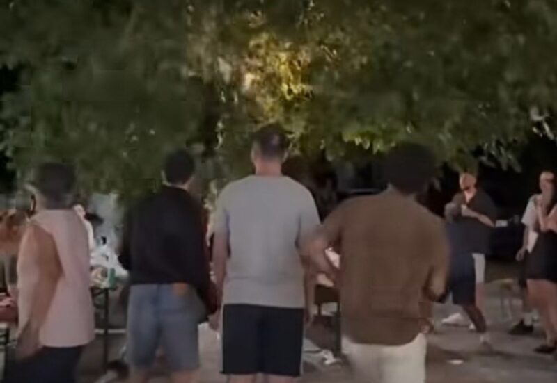 Ικαρία: Ατρόμητος νεαρός πήδηξε από δέντρο για να μπει σε πανηγύρι