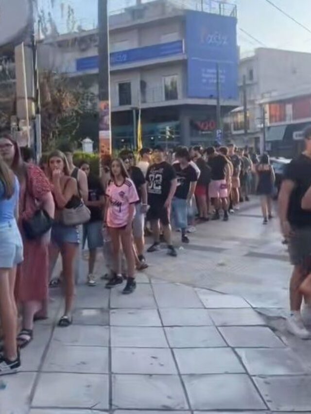 Εντωμεταξύ στο Χαλάνδρι, άπειρος λαός περίμενε ώρες για να φάει Taco Bell