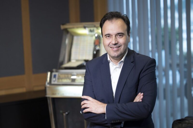 «Η κουζίνα είναι αχούρι γιατί λείπει η γυναίκα μου»: Υπουργός για φώτο που ανέβασε