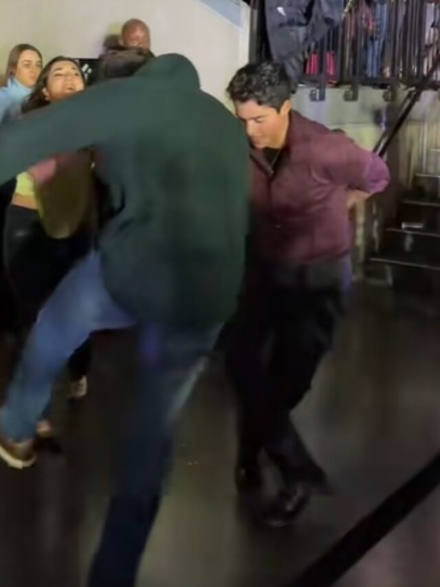 Ελληνοαμερικανάκια της  Ν. Υόρκης χορεύουν funky
ζεϊμπέκικο στον Αργυρό