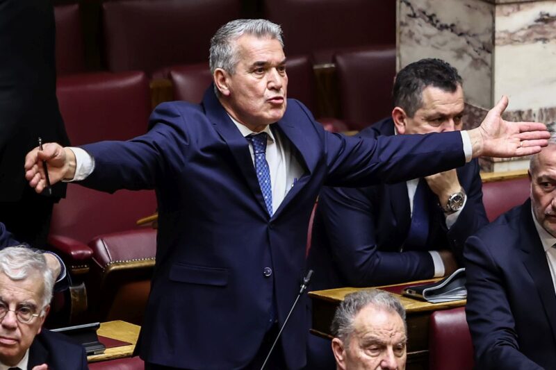 Βουλευτής της ΝΔ: «Δε βγαίνω με τα 5 χιλιάρικα του βουλευτή πρέπει και να φάω»