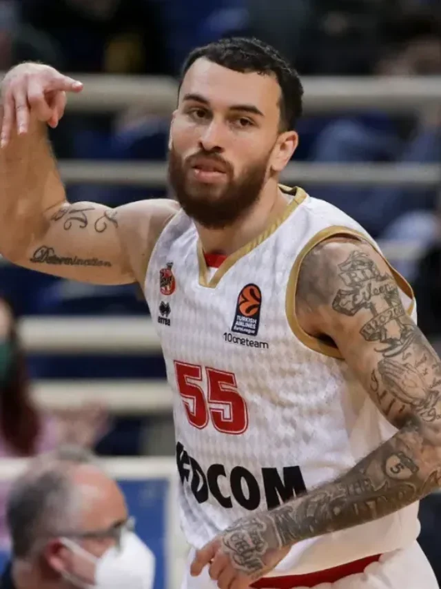 Ο Μάικ Τζέιμς γλέντησε το ΣΕΦ για την απουσία του από το ματς με τη Φενέρ