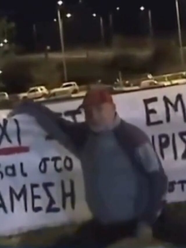 Flexible αγρότης σε μπλόκο κάνει σπαγγάτο ζωντανά στον αέρα