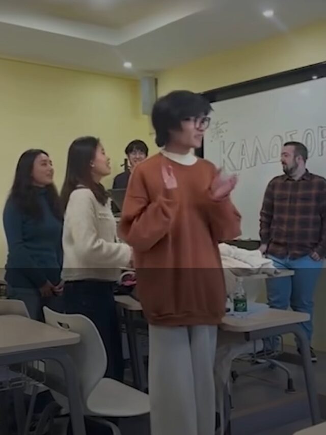 Viral Κινεζόπουλα φοιτητές τραγουδούν το «Άσπρα Καράβια τα όνειρά μας»