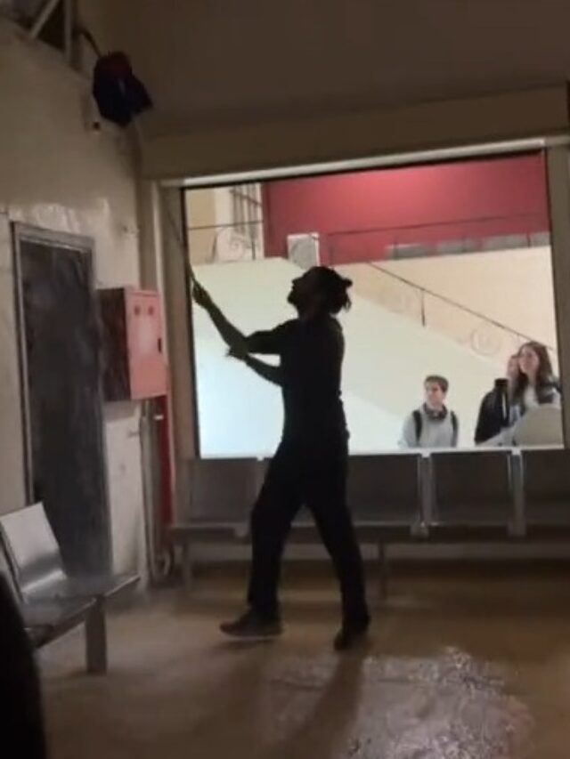 Πλημμύρα σε εσωτερικό χώρο είχε σήμερα το μάθημα στην ΑΣΟΕΕ