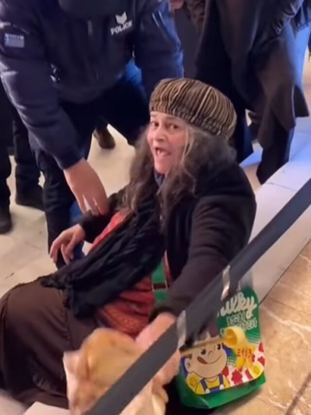 Επίσκεψη στην παρουσίαση Τσίπρα έκανε η κριτικός λογοτεχνίας Ελένη Λουκά