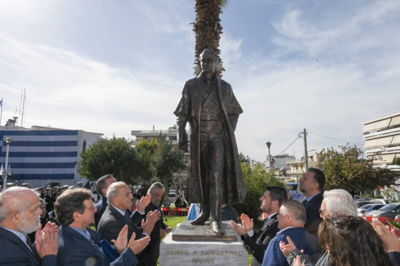 Προτομή Καποδίστρια (με guest Σμαραγδή) έβαλε σινεφίλ δήμαρχος της Αθήνας
