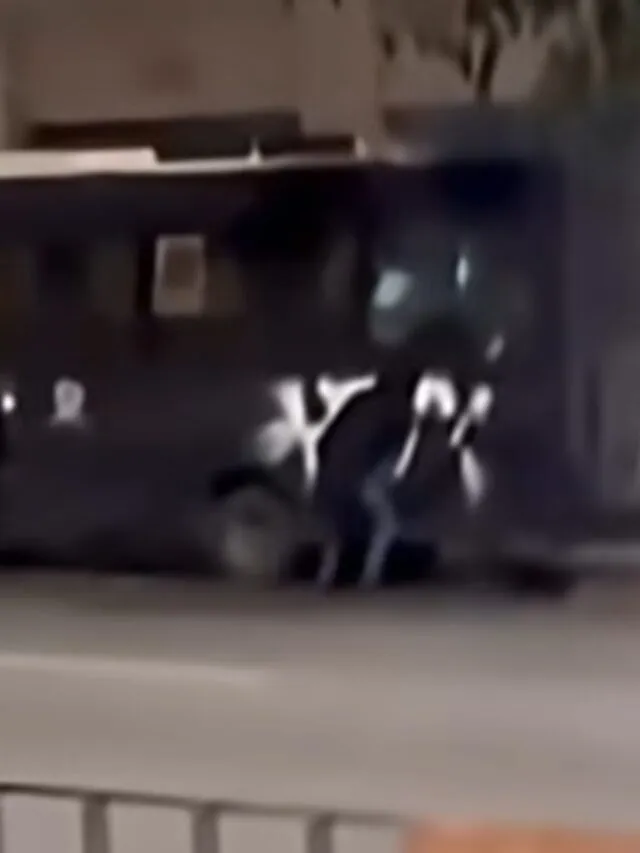Γκραφίτι σε κλούβα ΜΑΤ φιλοτέχνησαν οπαδοί σαλονικιάς ομάδας