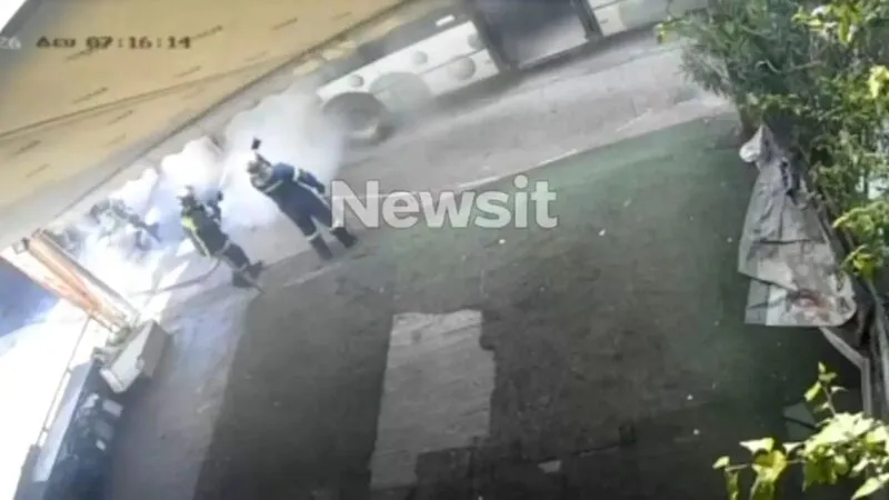 Λεωφορείο αποφάσισε να αυτοπυρποληθεί εν κινήσει στα Λιόσια