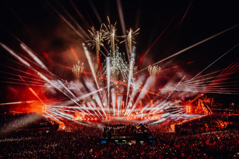 Εσύ ποιον θα πάρεις μαζί σου στο Tomorrowland 2026