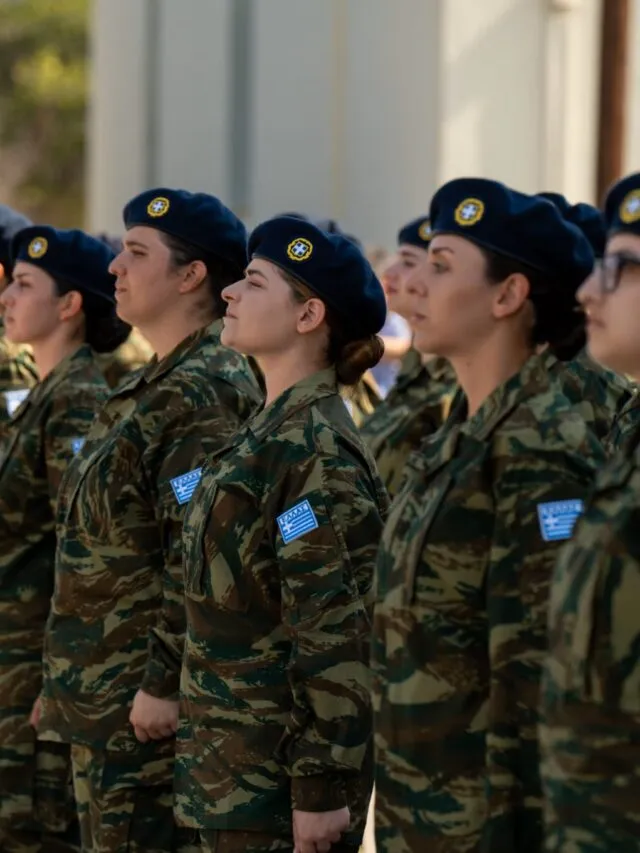 Ορκίστηκαν οι πρώτες Ελληνίδες φανταρίνες, ιστορική μέρα για τα ΚΨΜ