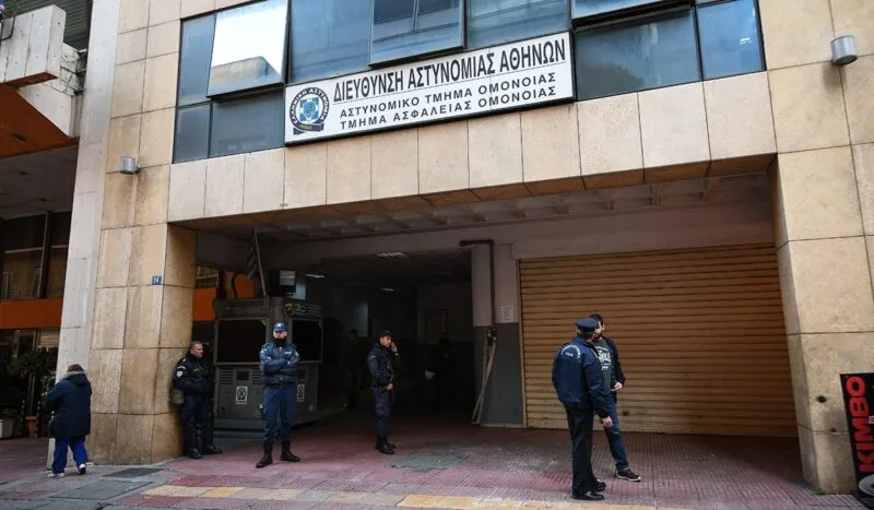 Ένοχοι οι 2 αστυνομικοί για τον βιασμό της 19χρονης μέσα στο ΑΤ Ομονοίας