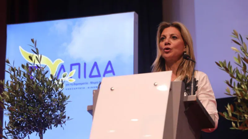 Ανακοίνωση κατά της Καρυστιανού έβγαλαν 22 (!) πρώην στελέχη και συνεργάτες της