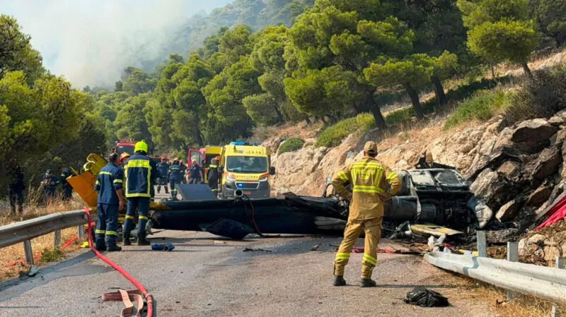 Ψάθα: Μπρο έσπασε μπλόκο της ΕΛΑΣ και στούκαρε τα συντρίμμια του ελικοπτέρου που έπεσε