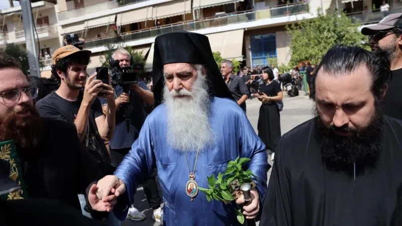 Με στίχους «Θέλω να γυρίσω στα παλιά» αποχαιρέτησε τον Μαζώ ο μητροπολίτης Νίκαιας