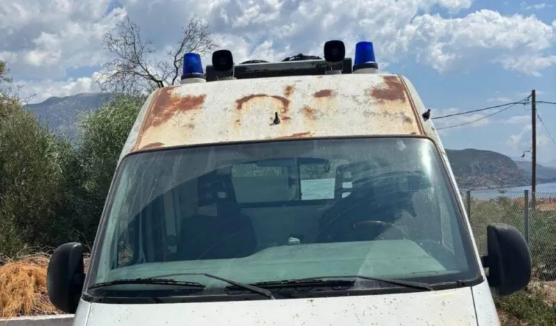 30χρονο ασθενοφόρο με 1 εκατομμύριο χιλιόμετρα έστειλαν σε κέντρο υγείας στη Μεσσηνία