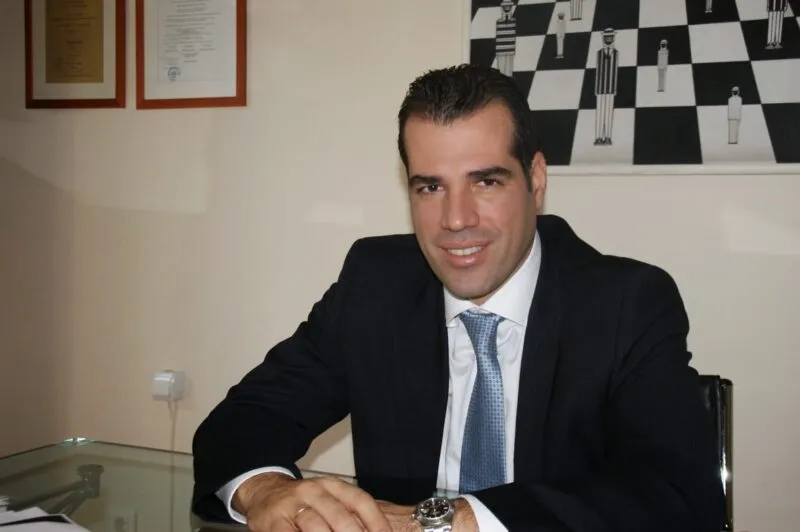 ΑΡΚΕΤΑ πιο παλιά από όσο είχε πει γνώριζε ο Θ. Πλεύρης τους γιατρούς του Γ. Μαζωνάκη, σύμφωνα με το ΠΑΣΟΚ