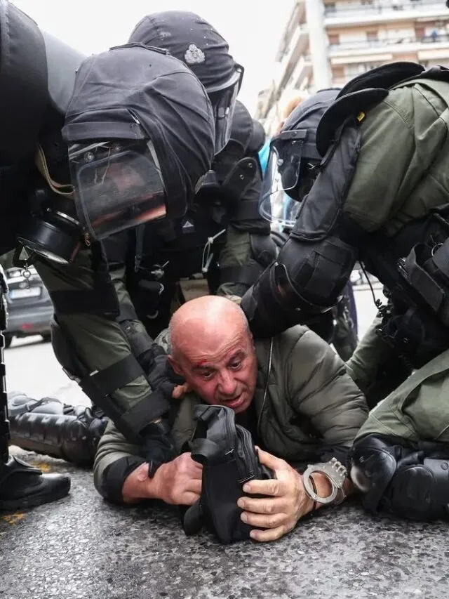 Θεσσαλονίκη: Ξύλο και δακρυγόνα από τα ΜΑΤ για το χατίρι του Κασιδιάρη