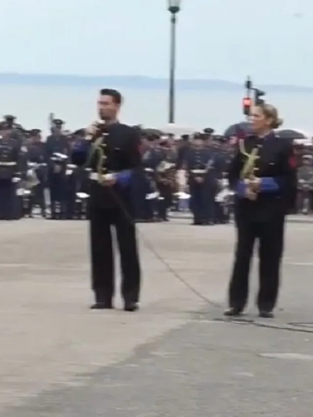 Θεσσαλονίκη: Tribute σε Μαζώ με «Ανήκω σε μένα» από μπάντα του Στρατού